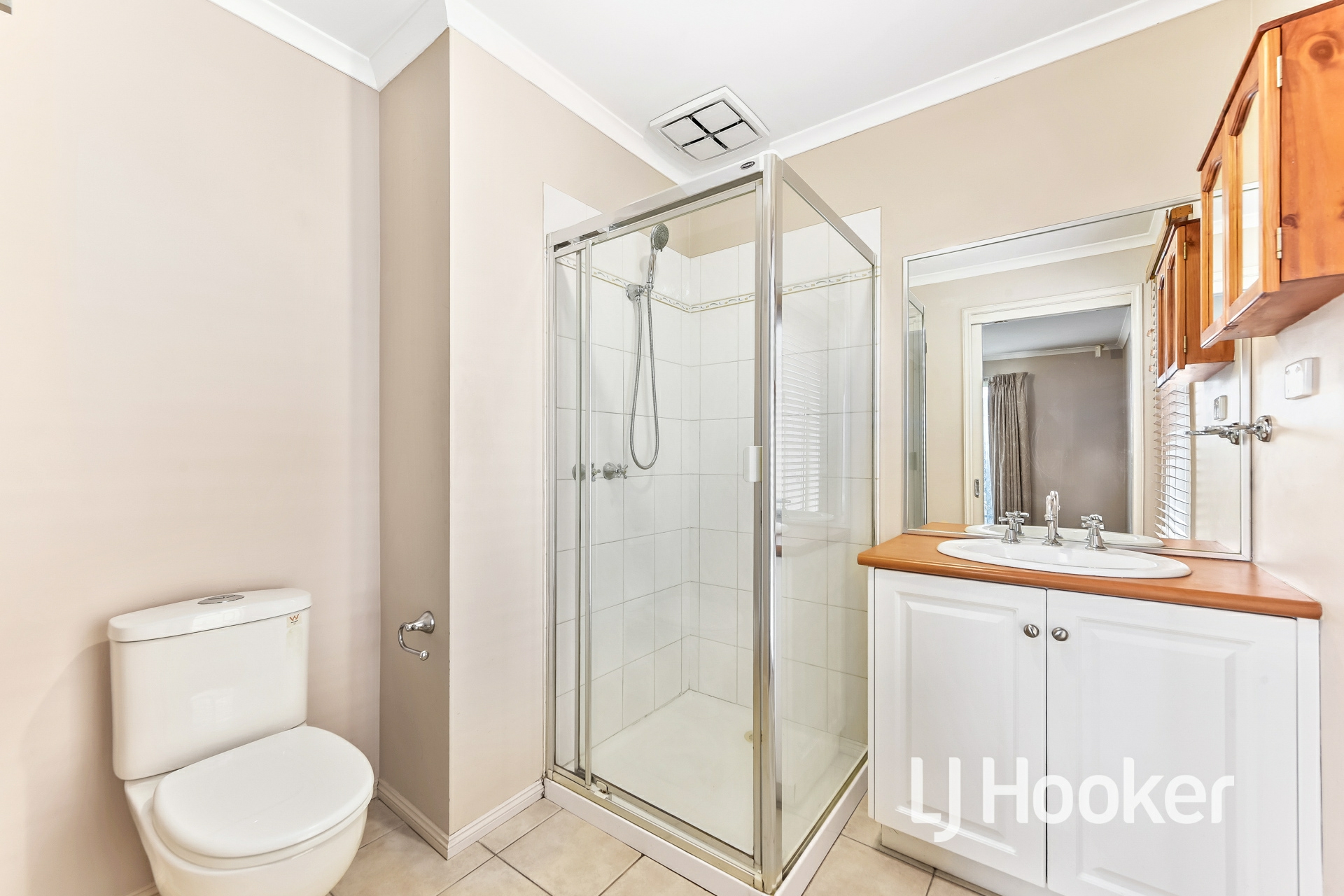 9 Cobbler Grange, LYNBROOK