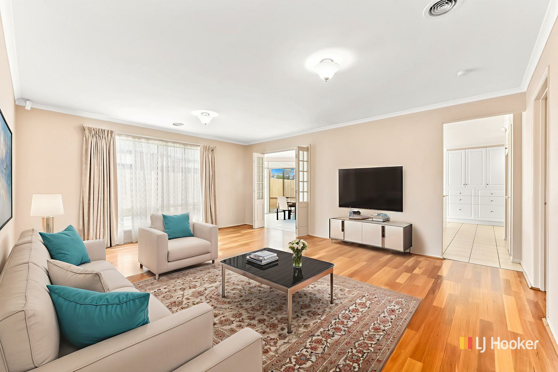 9 Cobbler Grange, LYNBROOK