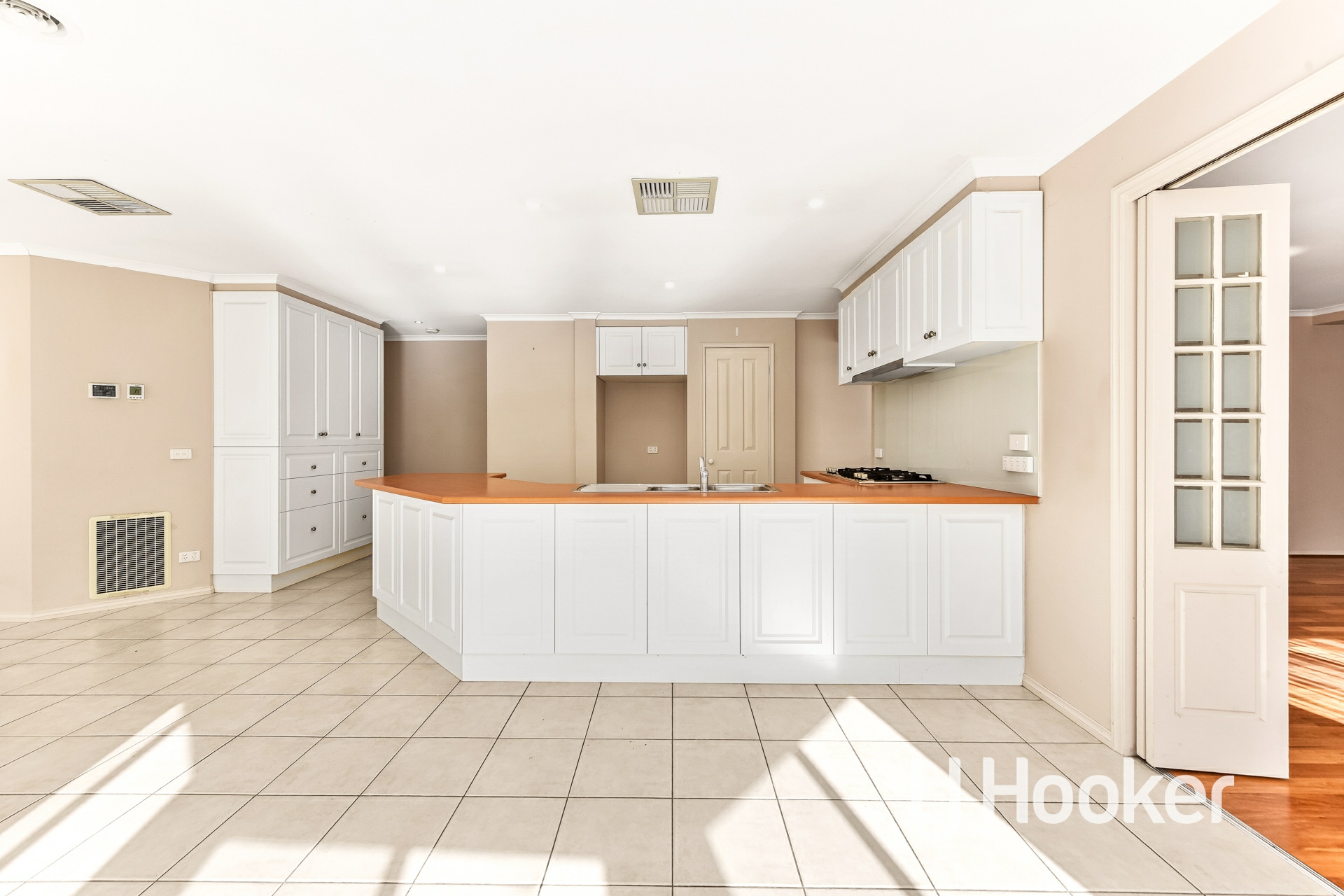 9 Cobbler Grange, LYNBROOK
