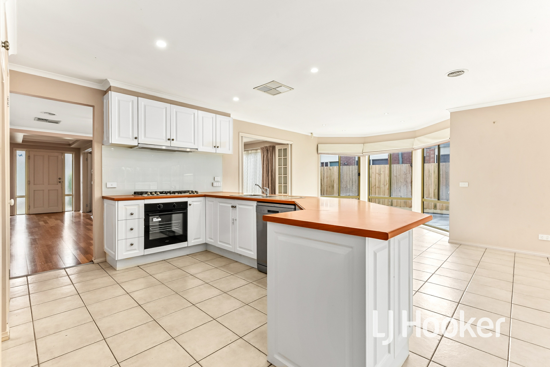 9 Cobbler Grange, LYNBROOK