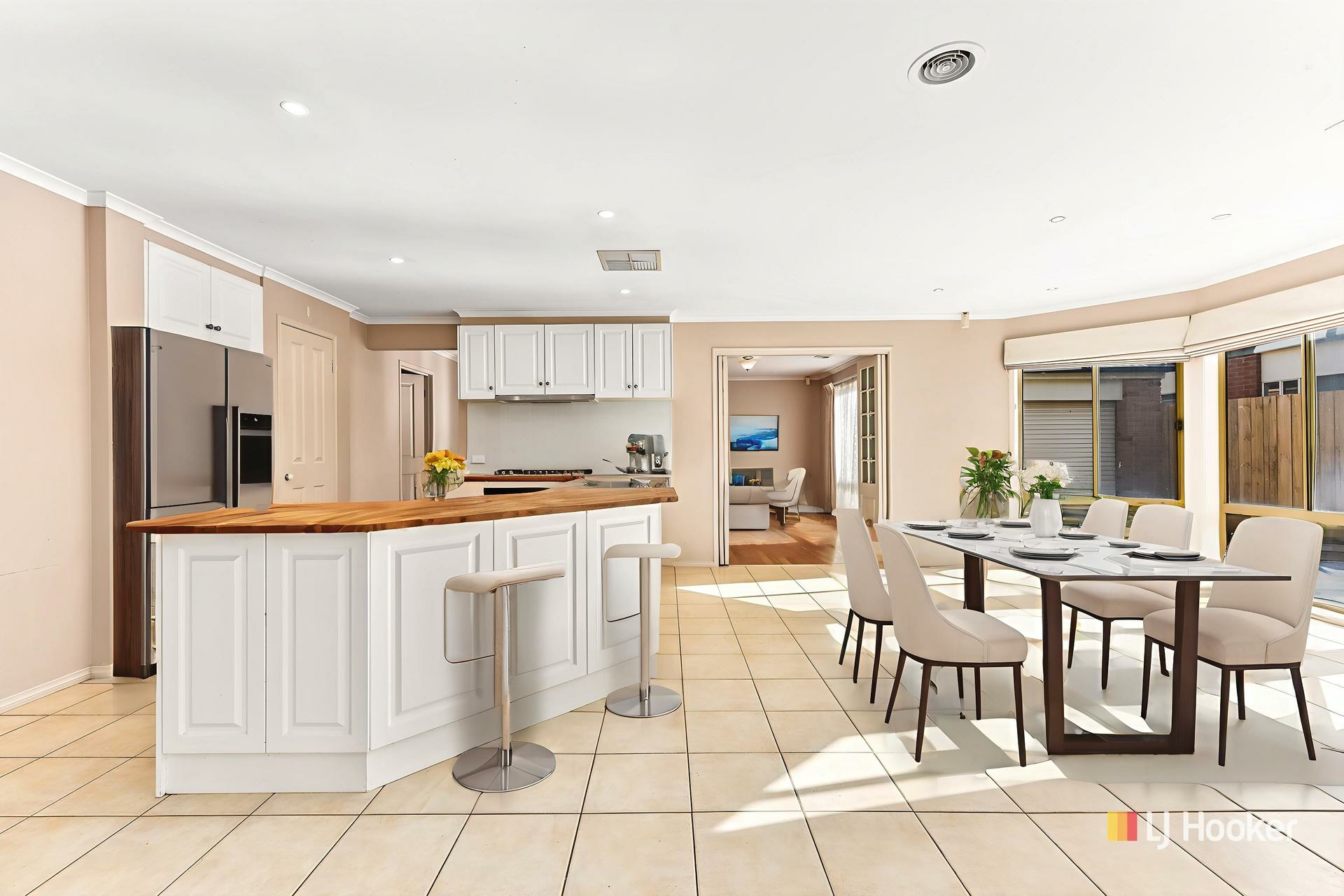 9 Cobbler Grange, LYNBROOK