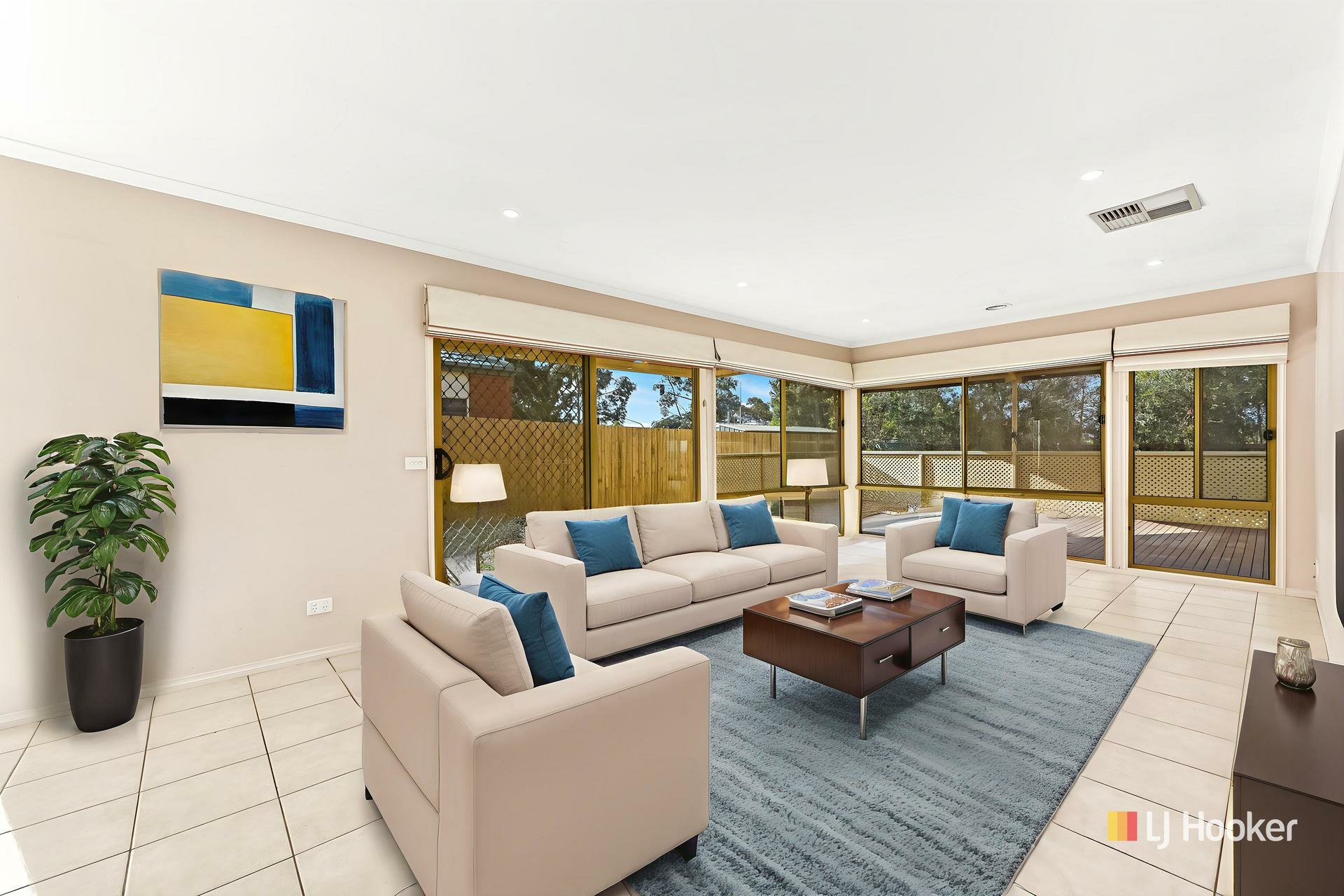 9 Cobbler Grange, LYNBROOK