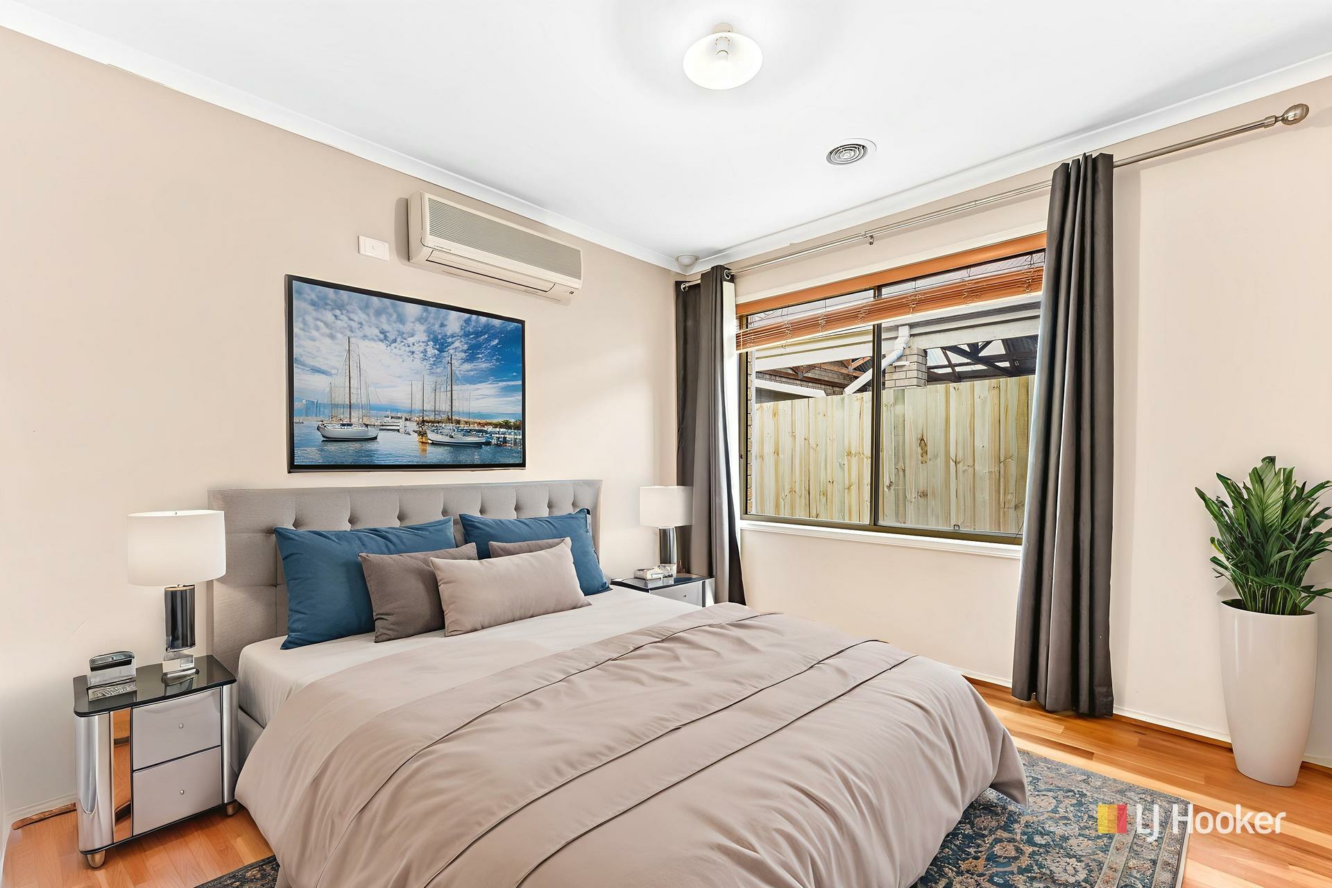 9 Cobbler Grange, LYNBROOK