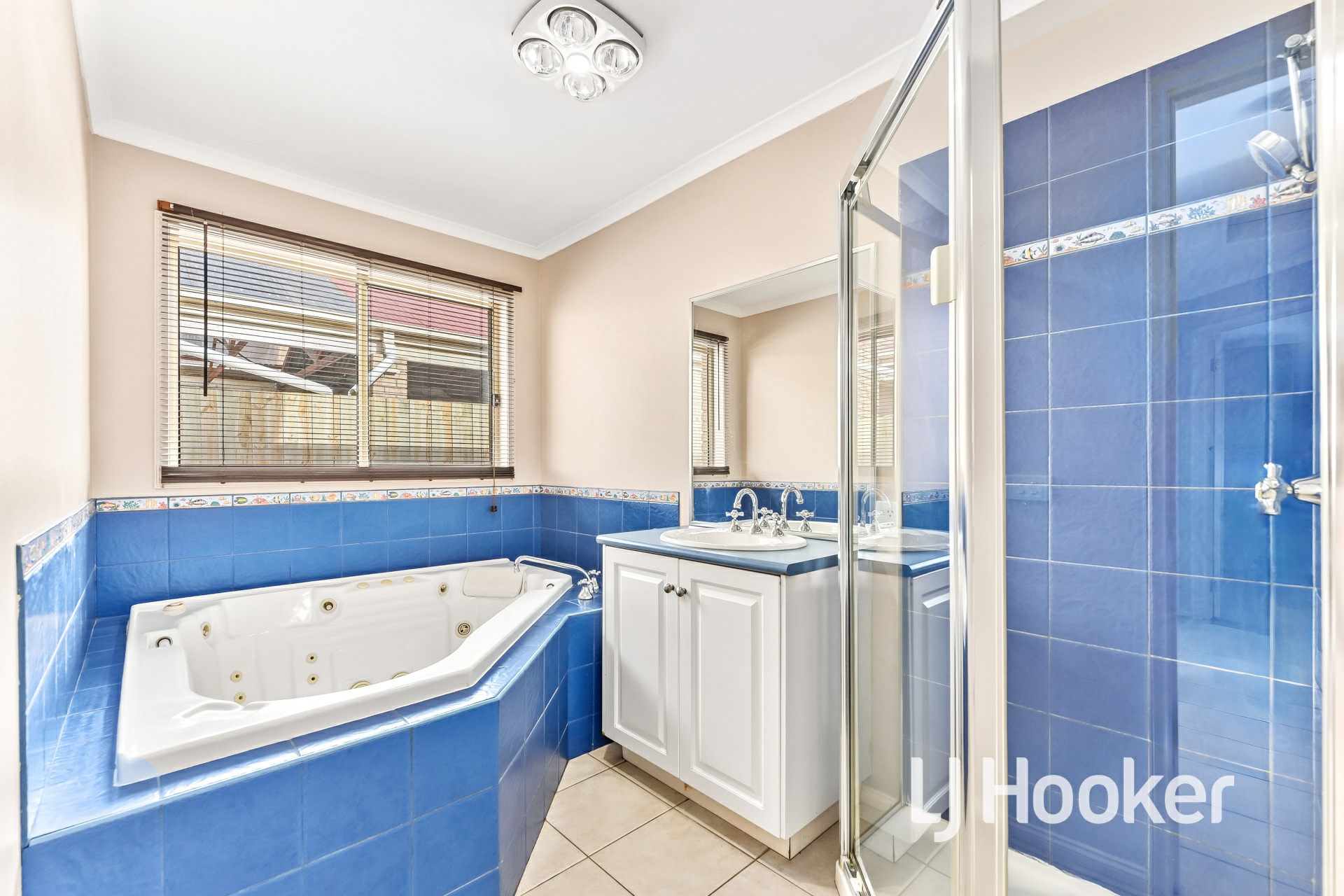 9 Cobbler Grange, LYNBROOK