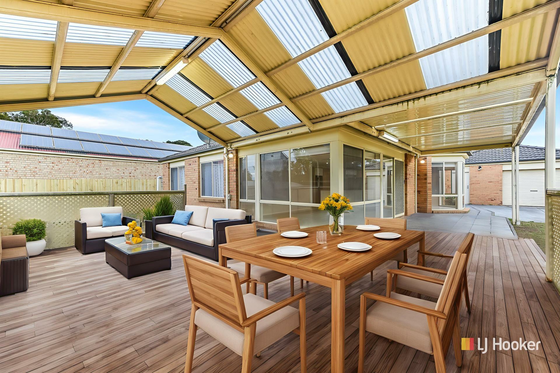 9 Cobbler Grange, LYNBROOK