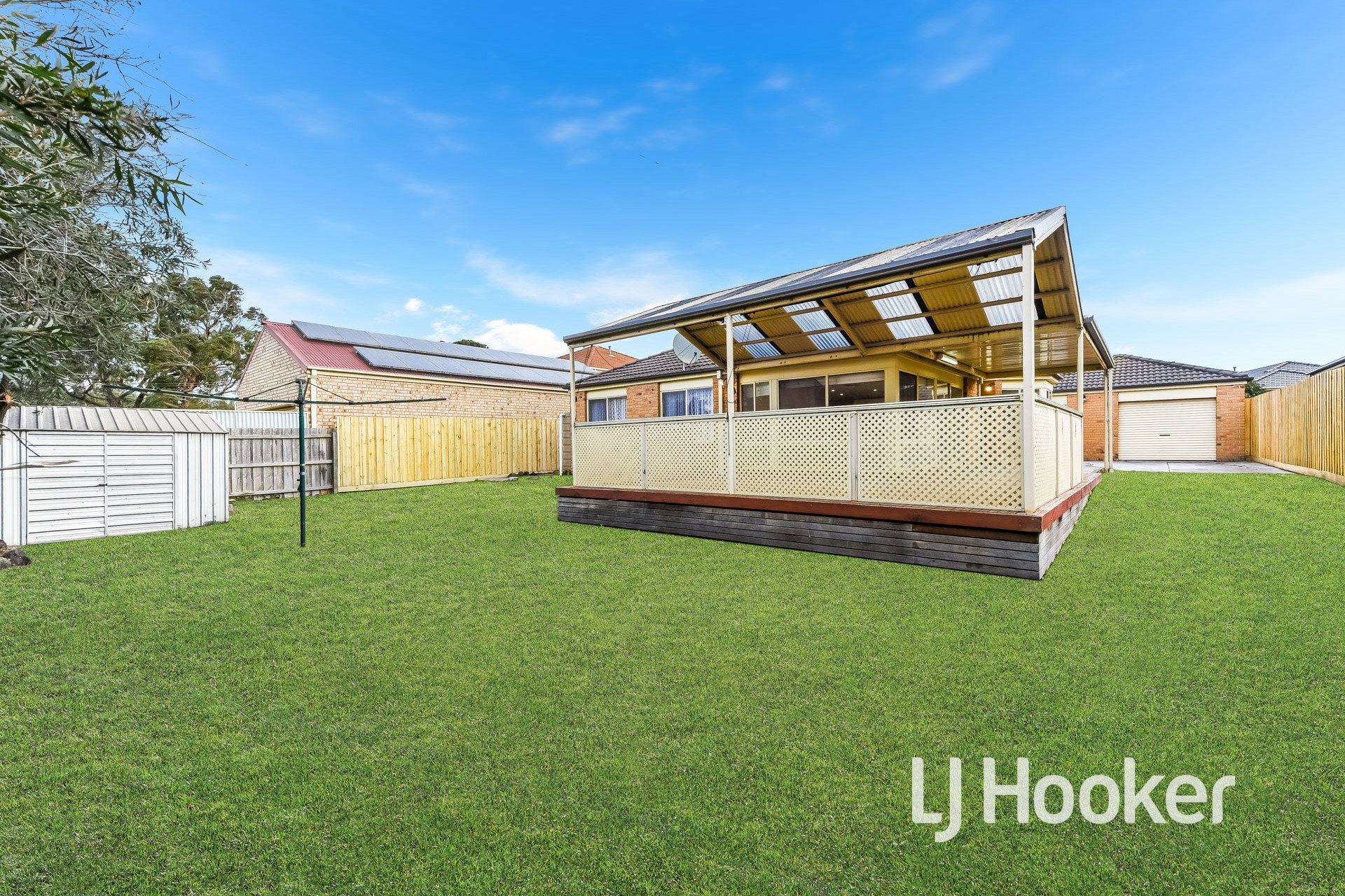 9 Cobbler Grange, LYNBROOK