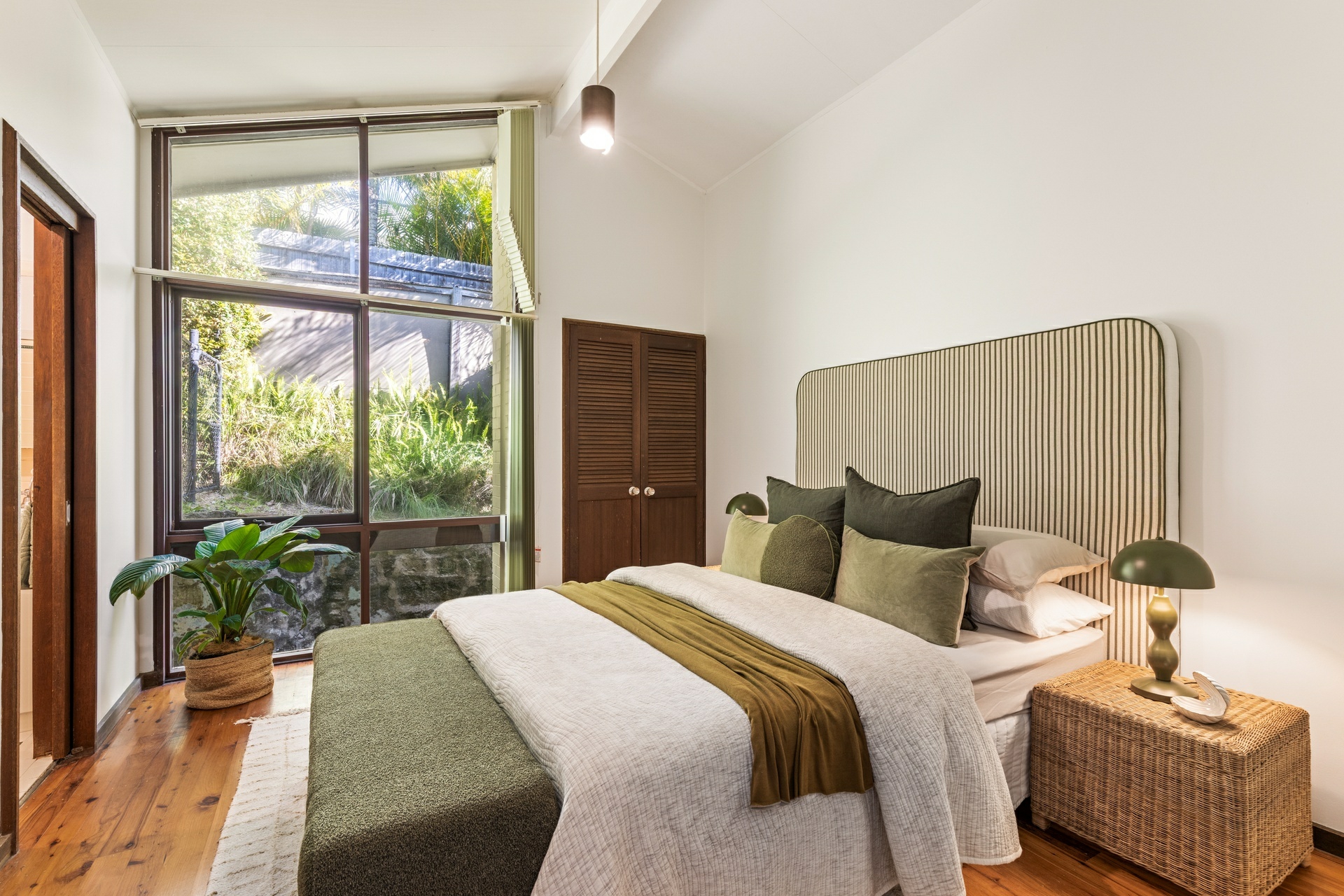 39 Calvert Parade, Newport