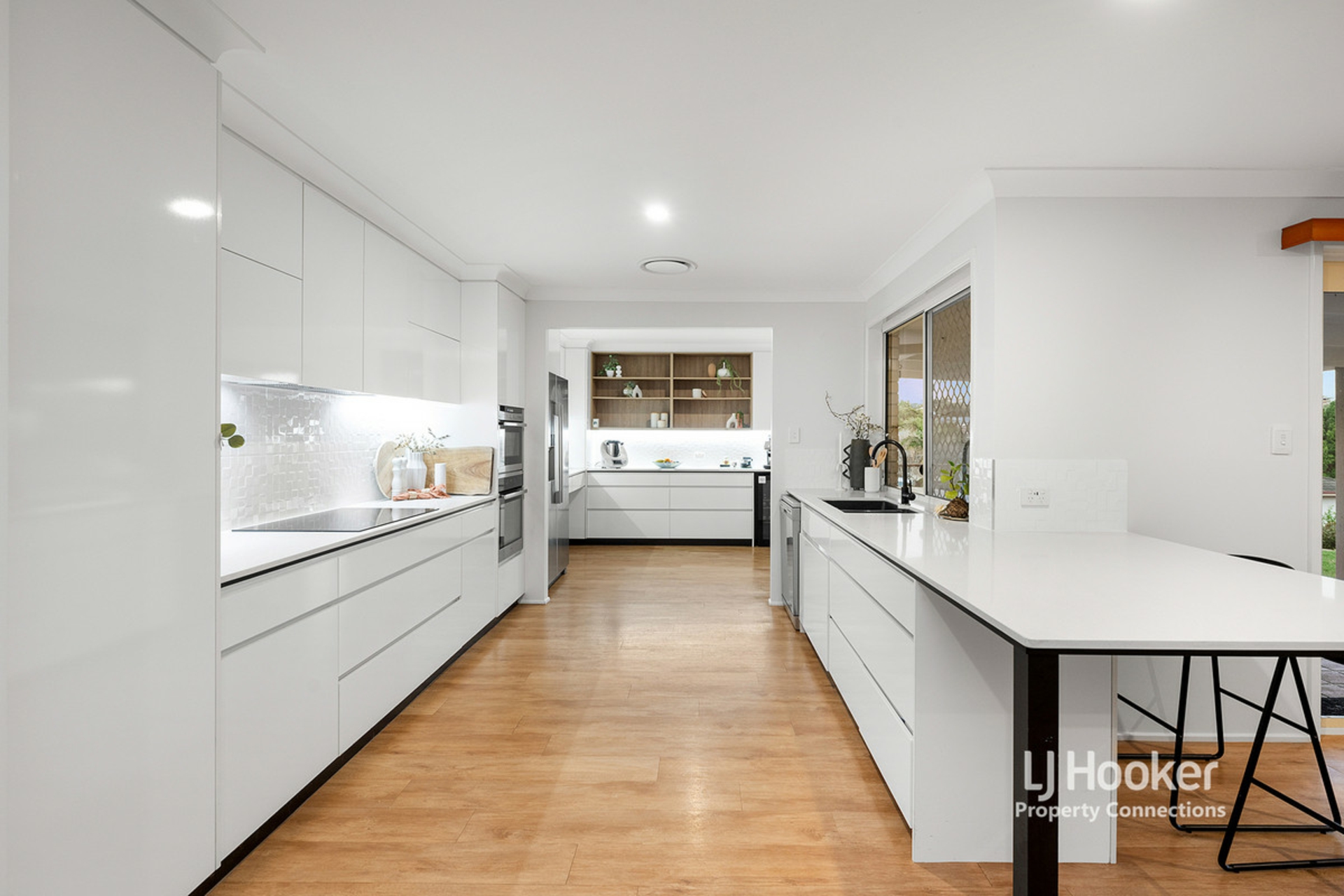 9 Diana Court, EATONS HILL