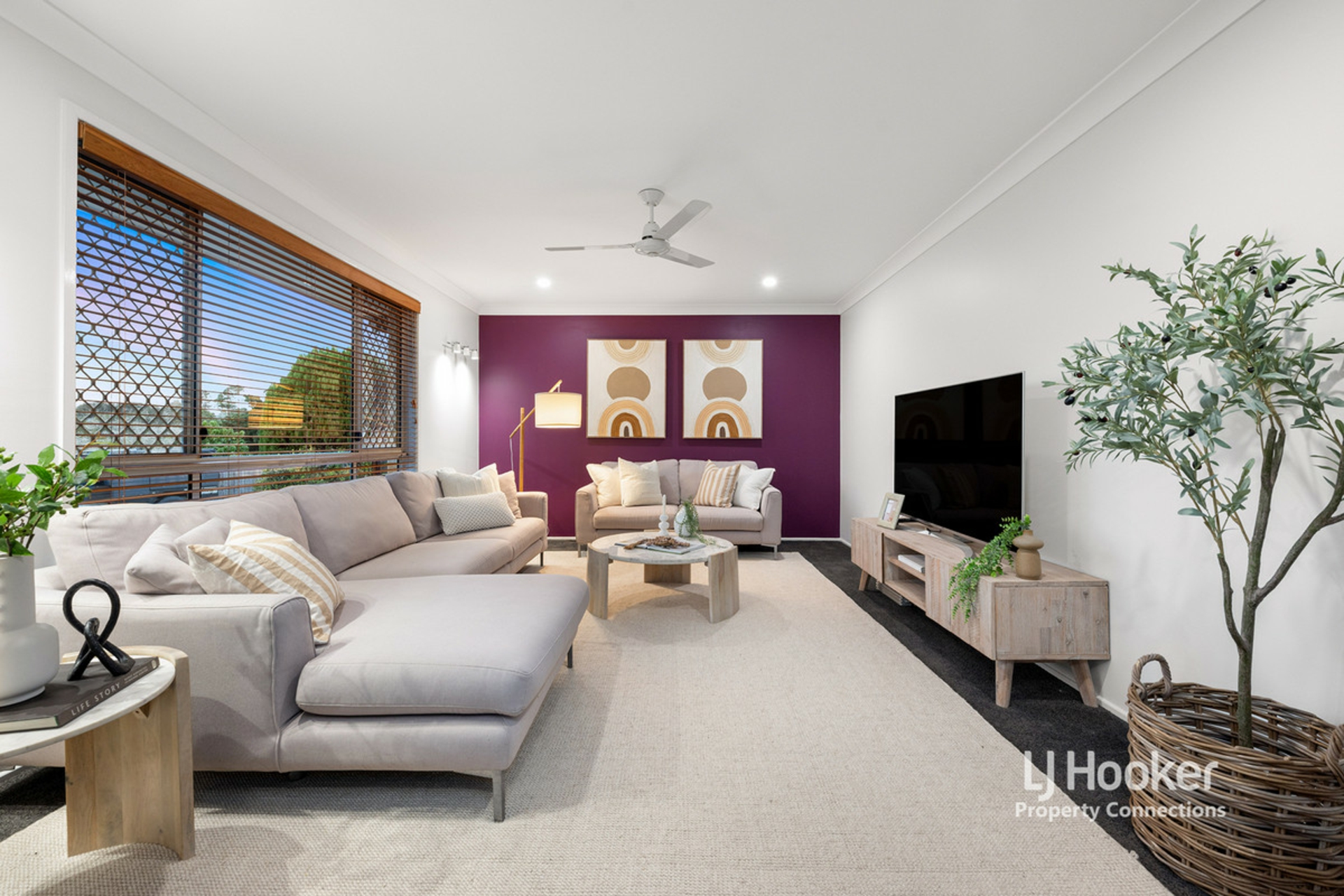 9 Diana Court, EATONS HILL