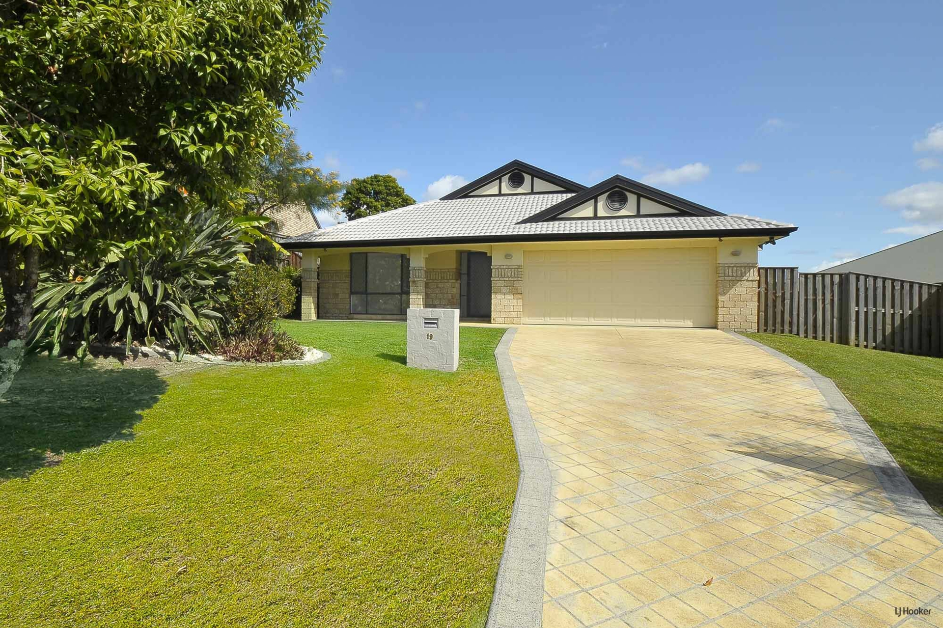 19 Hibertia Avenue, Elanora