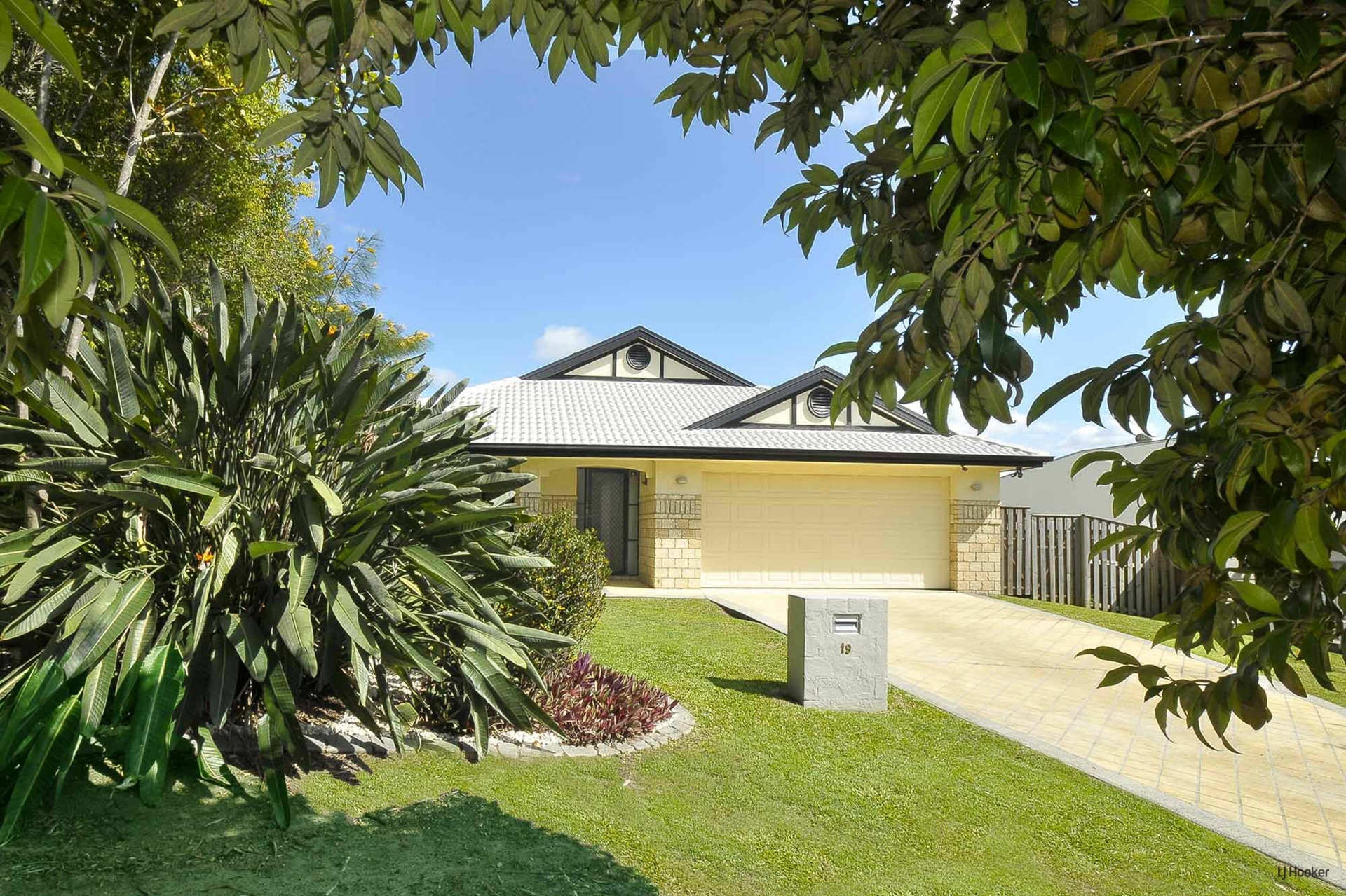 19 Hibertia Avenue, Elanora