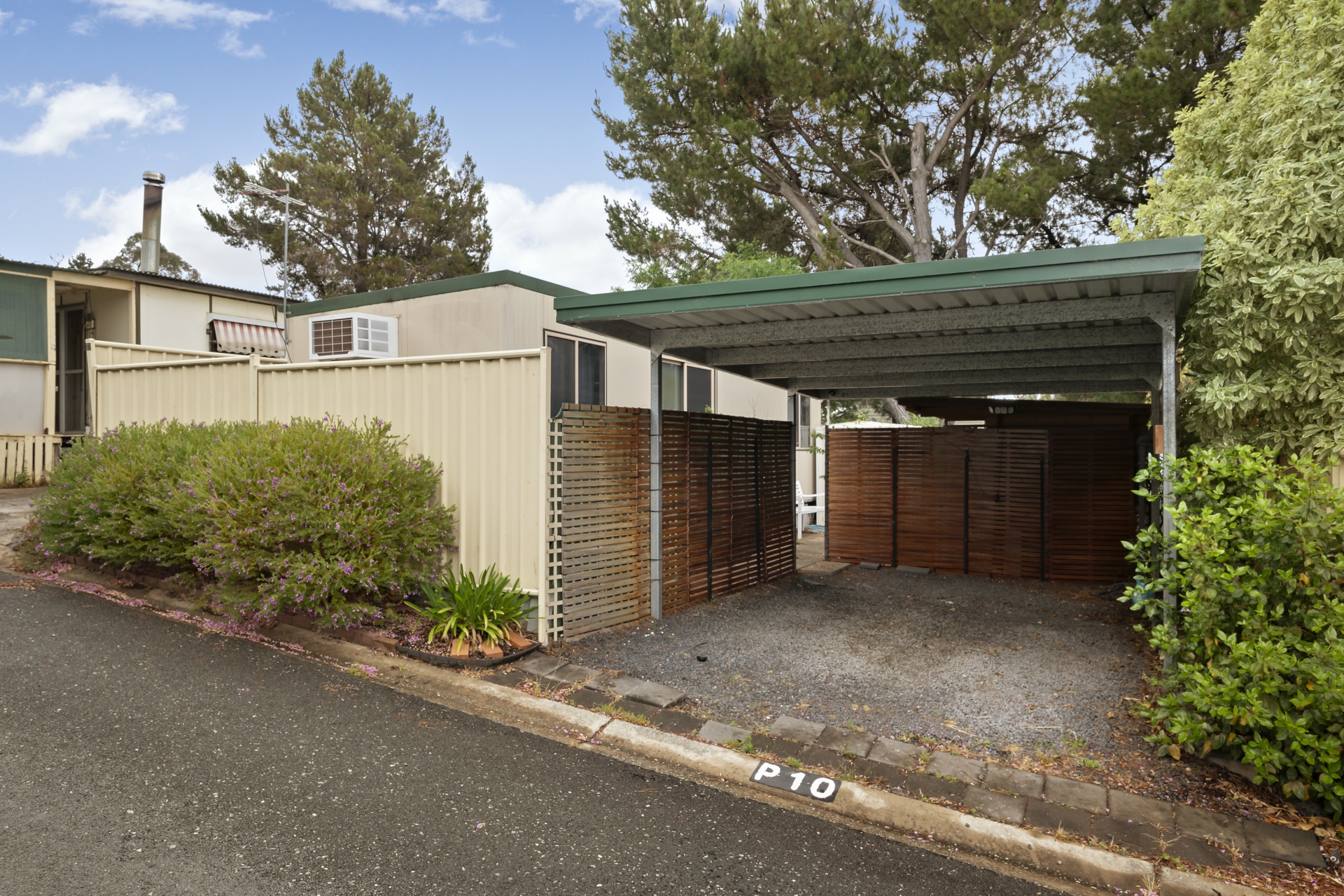 10/1246 Federal Highway, SUTTON