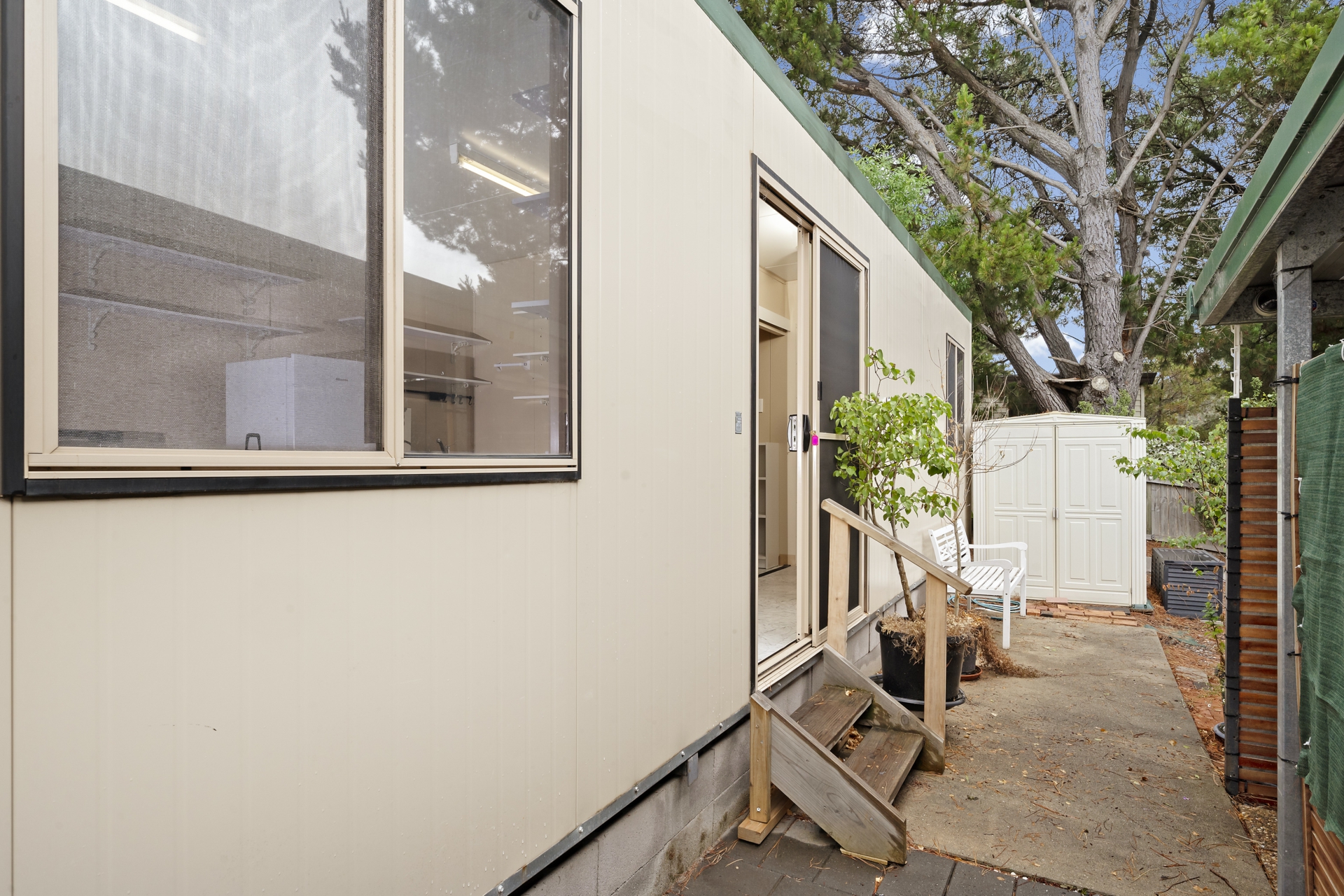 10/1246 Federal Highway, SUTTON